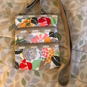 LESPORTSAC Triple Zip Hipster Crossbody Shoulder Bag Multicolor Floral Nylon~GUC